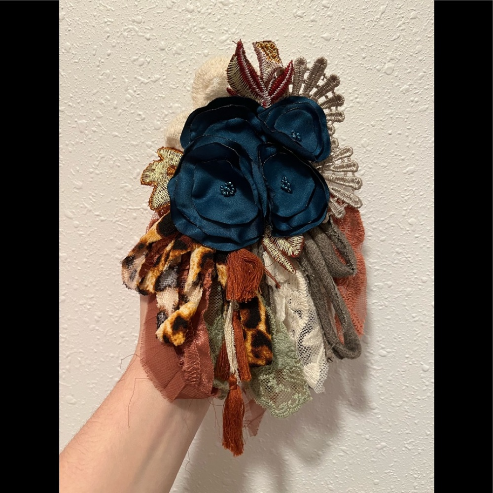 Flower pin